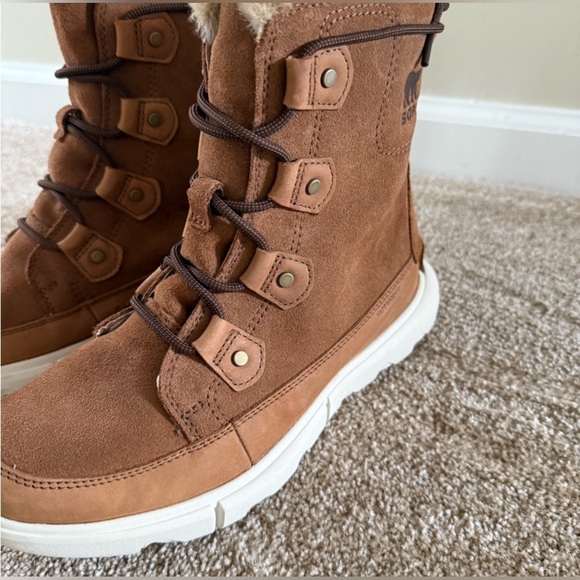 Sorel Tan and Cream Winter Boots 8.5 - Picture 4 of 6